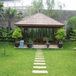 Desain Taman Belakang Rumah Dengan Gazebo
