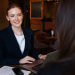 Contoh Percakapan Menawarkan Asuransi