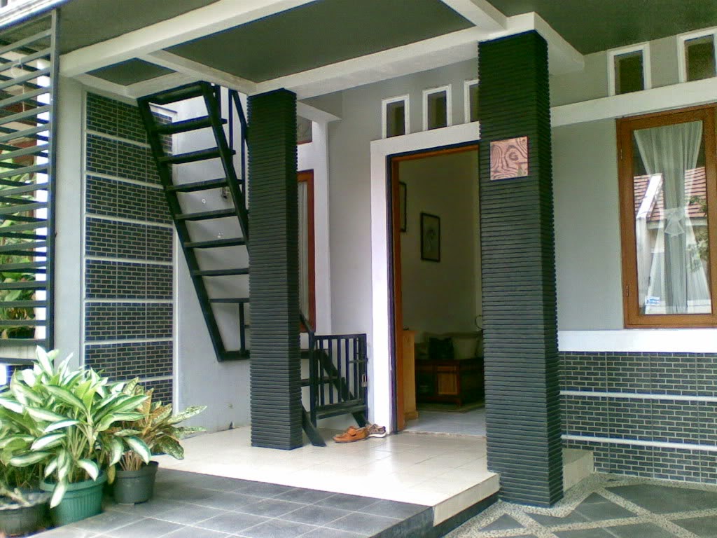 Desain Tangga Depan Rumah
