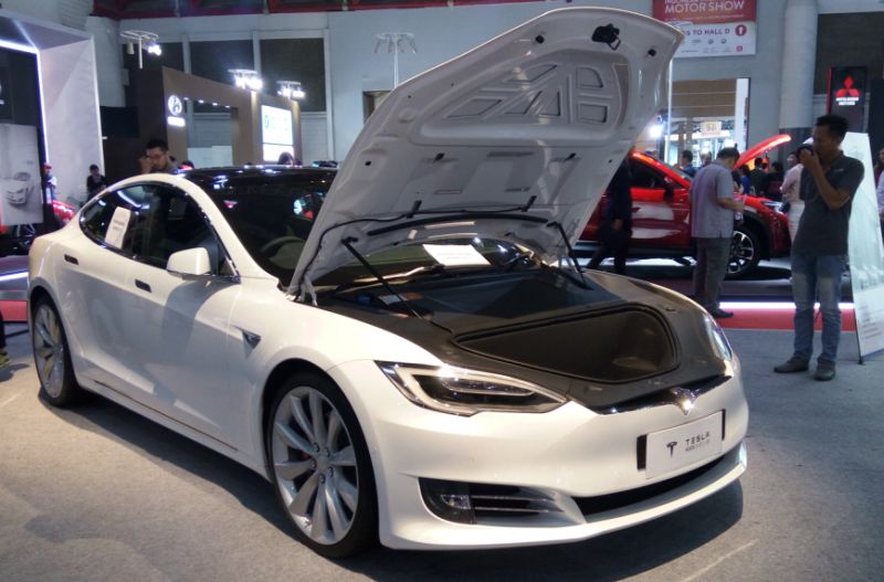 Mobil Listrik Tesla