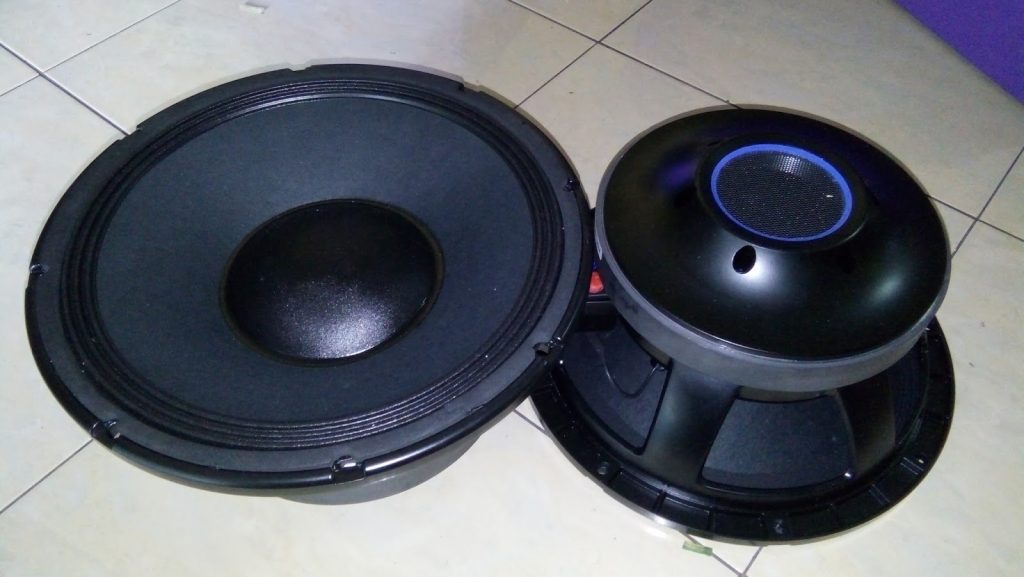 Merk Speaker Bass Yang Bagus Untuk Lapangan