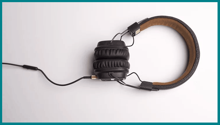 Layar Monitor Speaker Dan Printer Termasuk Peralatan